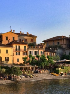 A picture of the bay in Varenna with restaurants lining it and boats along the shoreline